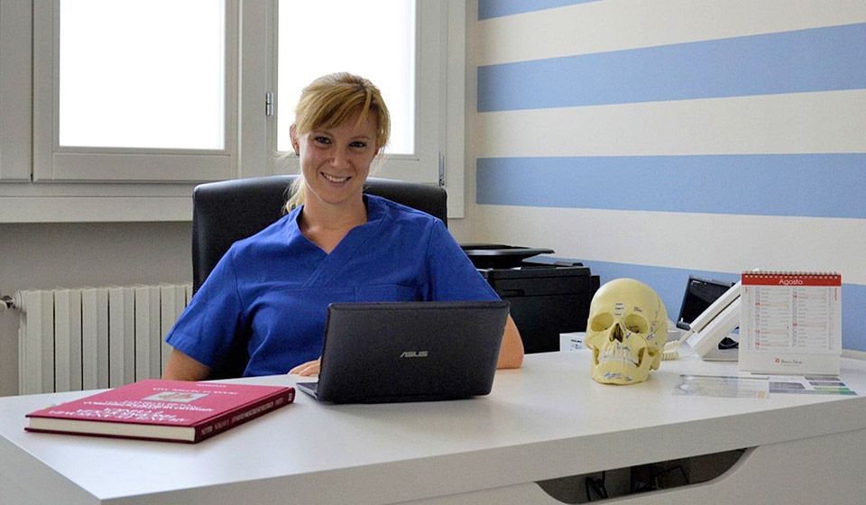 La Dottoressa Sara Dante è Laureata in Fisioterapia e Diplomata in Osteopatia